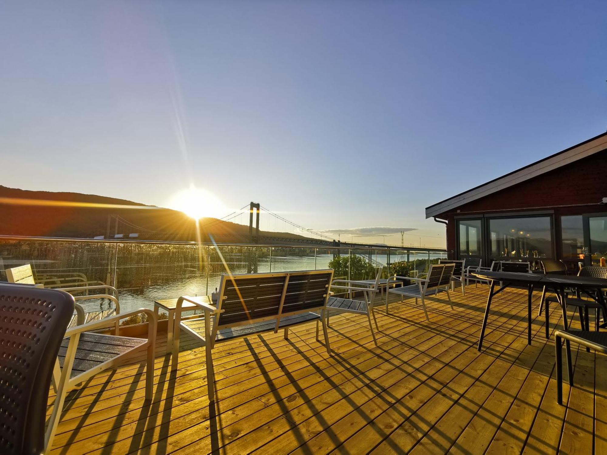 Tjeldsundbrua Hotel Skanland Exterior foto